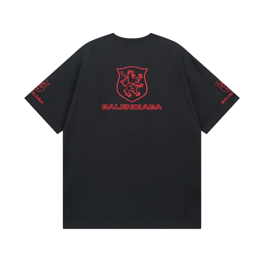 【 . Quality】BALENCI*GA/ BALENCI*GA#New Arrival，2025New Arrival LION CLUB LOGO T . 。 ZP . 260 ， . . . . Color Change。 。 ， 。 。 . OS . Same Style ：BL 253623 ：Black Size：XS S M L